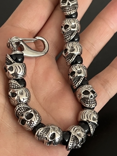 Imagen de PULSERA SKULLS, PIEDRAS & MOSQUETON