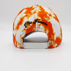 BONÉ TYE DYE BRANCO E LARANJA ABA CURVA - Fundão Roupas