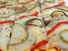 Pizza Zucchinis y pimientos asados Vegana