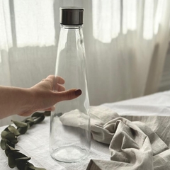 Botella CALA de vidrio con tapa de acero en internet