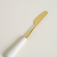 Set x 6 Cuchillos Untadores de Acero Dorado Mango Blanco - comprar online