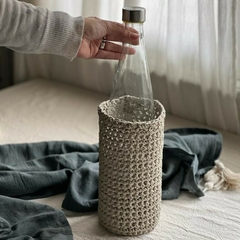 Portabotella Olivia Crochet Cemento en internet