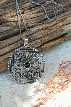 COLLAR MANDALA TIBETANO en diferentes piedras - comprar online