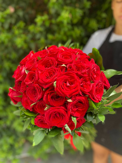 Buquê de 50 Rosas - comprar online