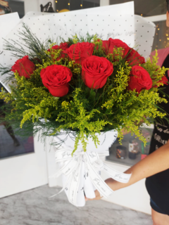 Buquê de 12 Rosas Vermelhas - comprar online