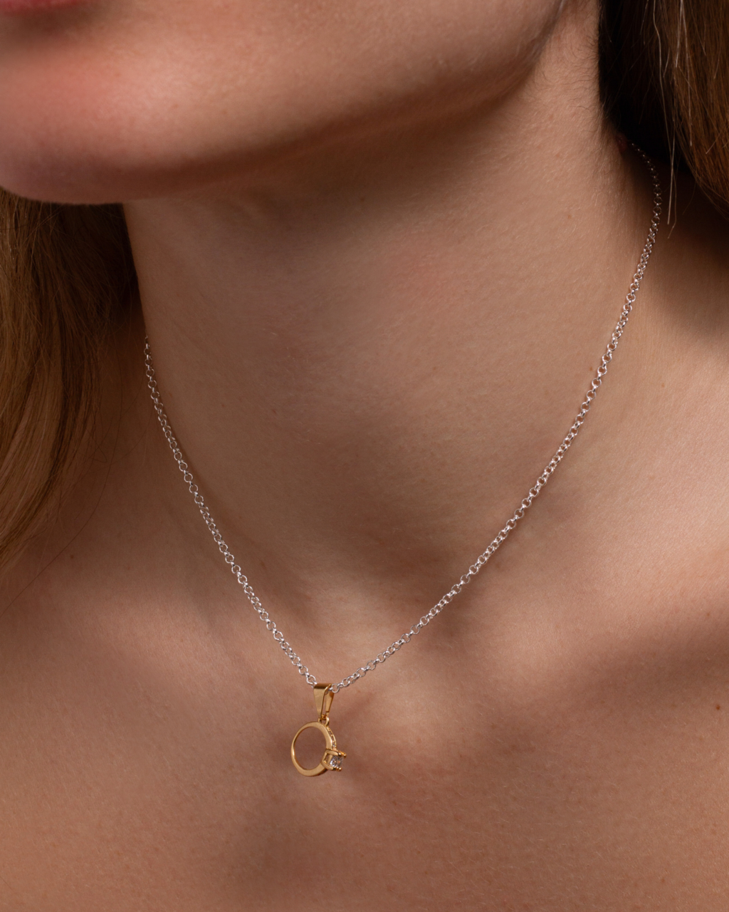 Collar con Dije de Anillo y Diamante en Plata 925