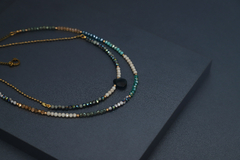 Art.2322 Set de dos collares cortos en combinación Colette gold esmeralda. - comprar online