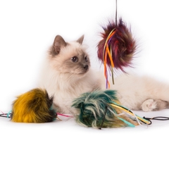 Pompon multicolor para gatos con elastico