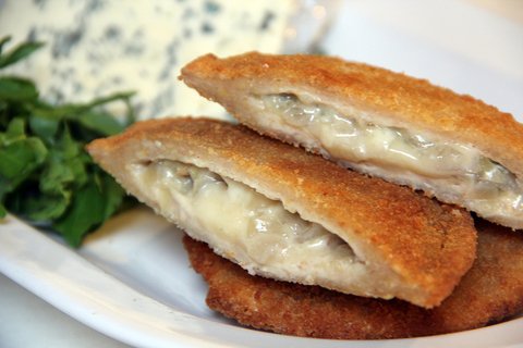 Milanesas de soja rellenas de roquefort y nueces. (2u)