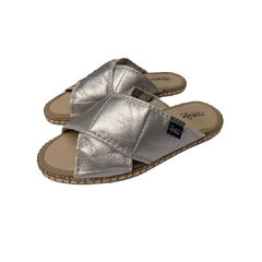 SANDALIA CRUZADA 2322 CANELON PLATA - comprar online