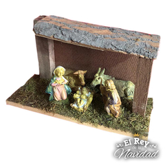 Pesebre con Cabaña 25x15cm, incluye 5 figuras de 8cm - comprar online