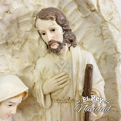 Pesebre Sagrada Familia en Gruta 20cm - comprar online