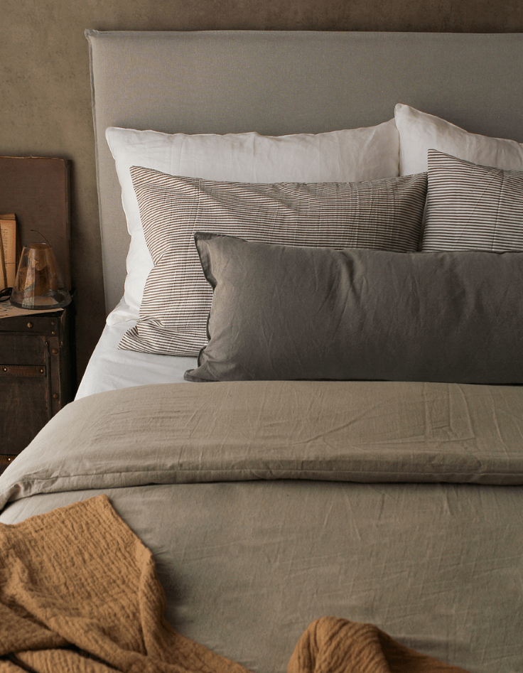 Almohadones grises para cama store
