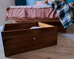 Imagen de Cama Japonesa Cajonera con respaldo madera sustentable pallet reciclado