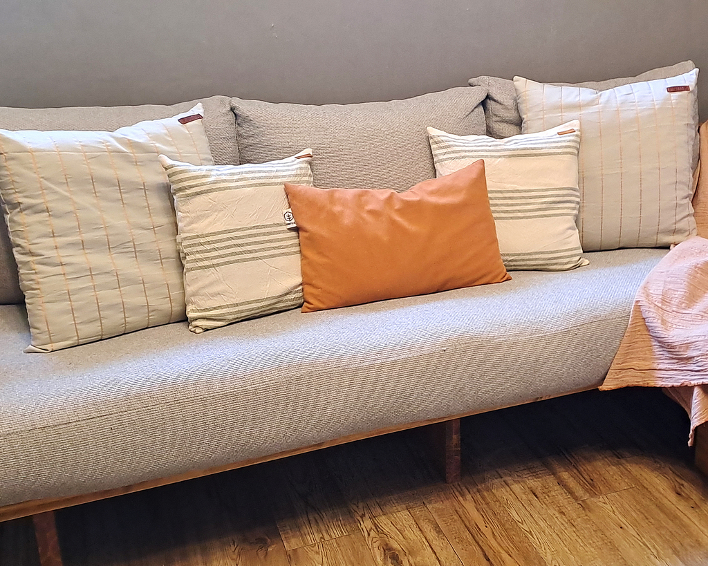 Cojín sofá 50x30 cm de lino y algodón beige Saka