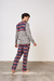 Conjunto de Pijama dos Piezas Pantalón Escocés y Remera Manga Larga con Detalles en la Parte Superior Hombre