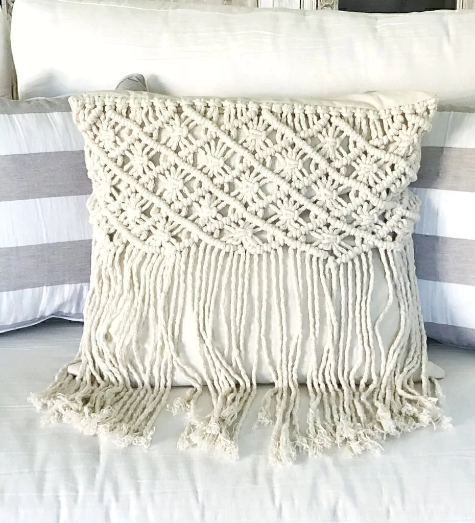 ALMOHADON MACRAME