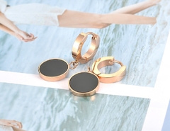 Brinco feminino elegante black banho ródio negro ouro rosê na internet