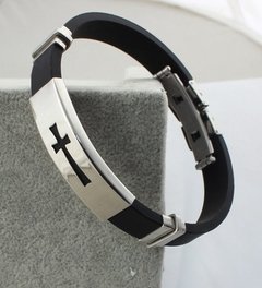 Pulseira masculina em silicone e aço inox com cruz vazada ( cod. BS-02 )