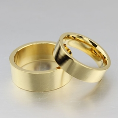 Par de alianças casamento noivado 8mm / 6mm banhada ouro 18k ( cod. CR-005G ) - comprar online