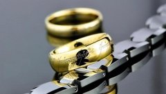 Par de anéis senhor dos anéis titânio banhado ouro 18k na internet