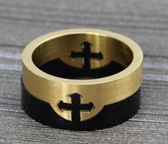 Anel aliança cruz titânio folheado a ouro e ródio negro ( cod. R-003GB) - Judith Jóias 