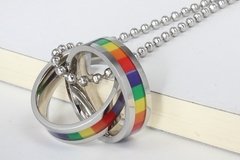 Colar orgulho lgbt arco iris em aço cirúrgico com alianças ( cod. PPN-006 ) - Judith Jóias 
