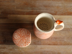 taza flor de loto rosa con tapa y colador en internet