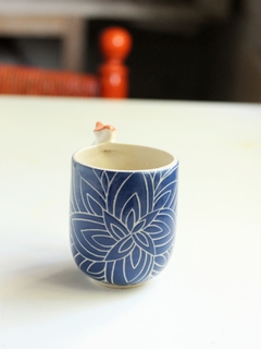 taza flor de loto azul