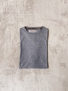 Remera orquídea gris - comprar online