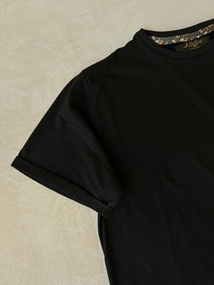 Remera malvon negra - tienda online