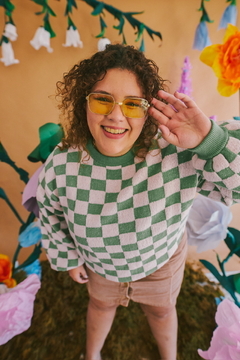 Sweater cuadritos verde y rosa en internet