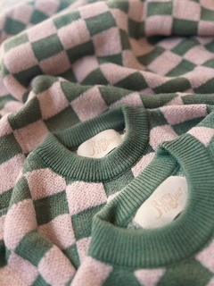 Sweater cuadritos verde y rosa - Aire Molino