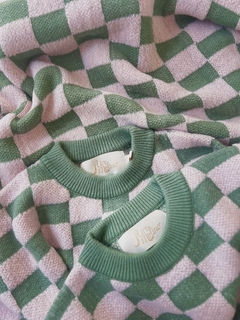 Sweater cuadritos verde y rosa - comprar online