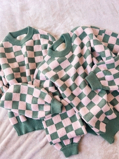 Sweater cuadritos verde y rosa - comprar online