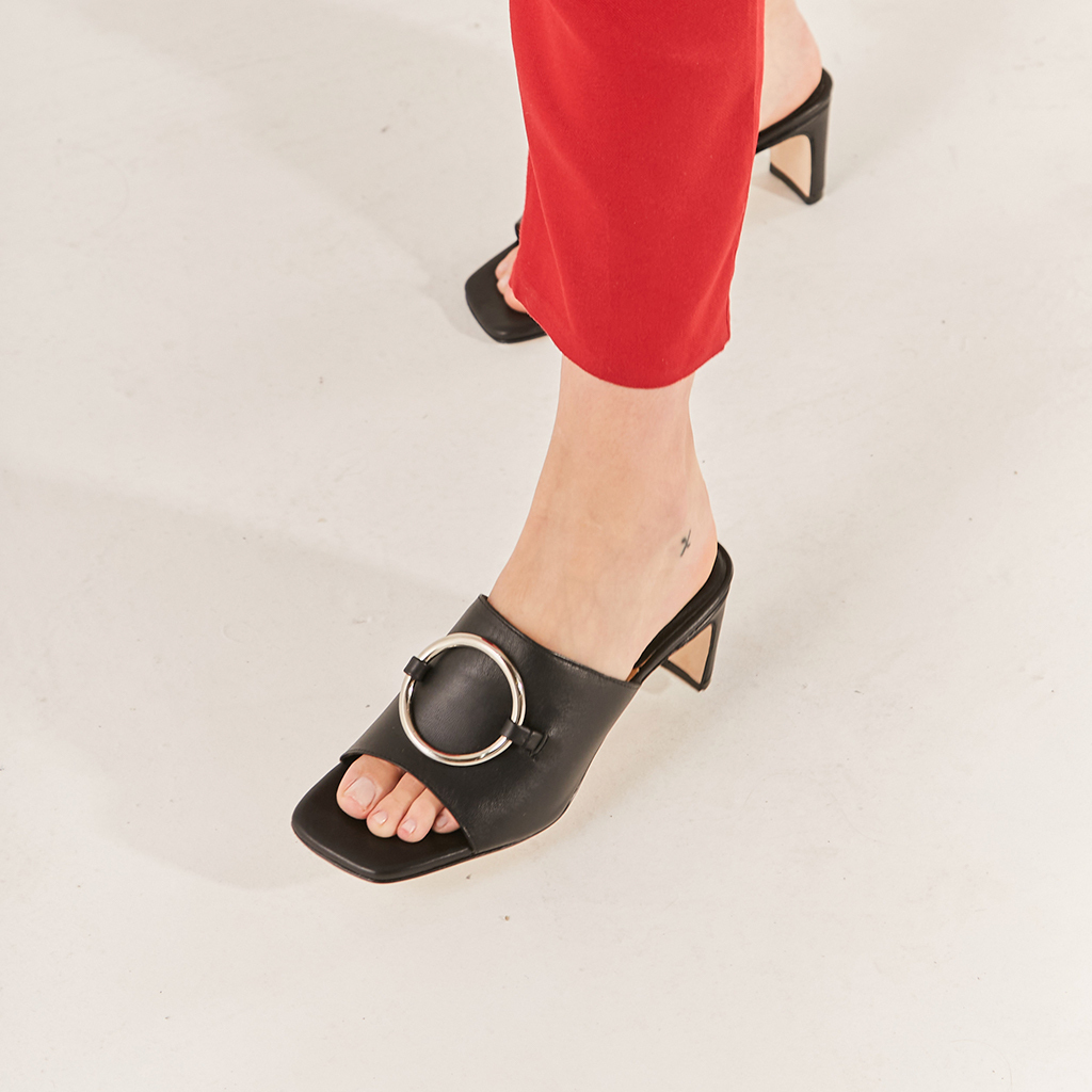 Sandalia en Cuero Negro Art 23125 Comprar en TOSONE