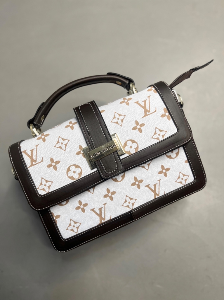 Louis Vuitton Classic Monogram Blanca Dejavu.woman