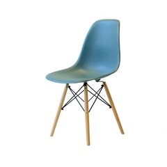 Silla Eames DSW Petróleo