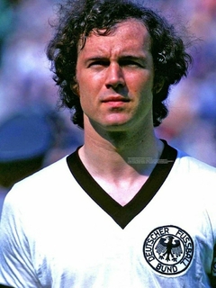 Camisa Alemanha Beckenbauer anos 70 Retrô gola em V + Brinde Exclusivo - Autêntica Retrô 