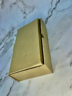 CAJA DE CARTÓN PARA REGALOS 18.5 X18.5 X 6.5 CM - comprar online