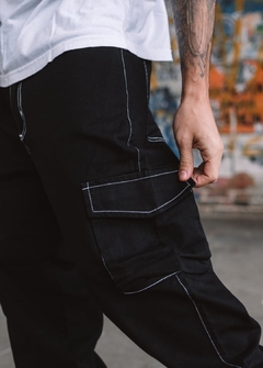 Pantalon Cargo Negro con Costuras Aynd - Solo 50 y 52 - comprar online