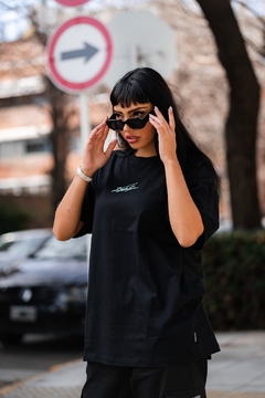 Remera Oversize ViejaScul Signature Negra - comprar online