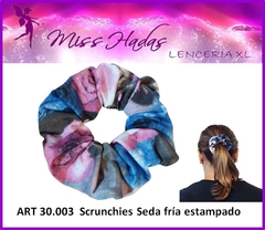 ART. 30.003: Scrunchies en Seda Fría Estampado Flores