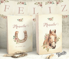 Kit imprimible personalizado con nombre, diseño de caballo y flores acuarelas en tonos rosa pastel.