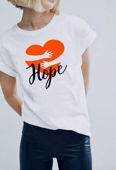 Remera “Hope” en internet