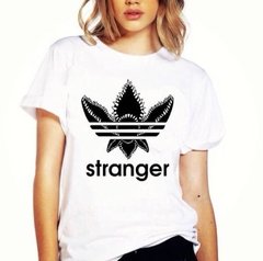 Remera “Stranger”