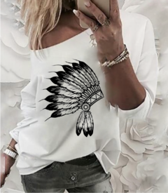 Remera manga larga “Indian feathers" (cuello bote)