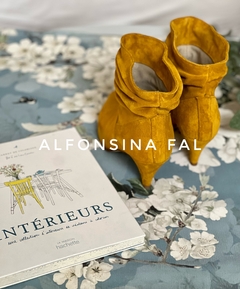 bota isabel edicion limitada gamuza CURRY - Alfonsina Fal