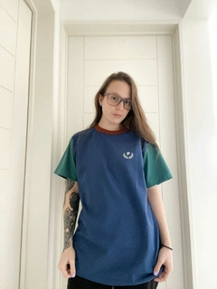 REMERA GENDERLESS LOGO AZUL - comprar online