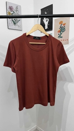 BASIC TEE LADRILLO